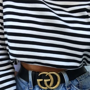 Comme Des Garcons Play långärmad - Långärmad randig Play tröja strl S. Fint skick, köpt på NK för några år sen dock sällan använd. 