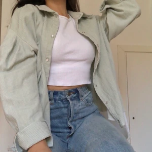 MANCHESTER SKJORTA XS - Manchester // corduroy skjorta (tunn skjortjacka) i pastellgrön XS, från Zara, fin skick!!