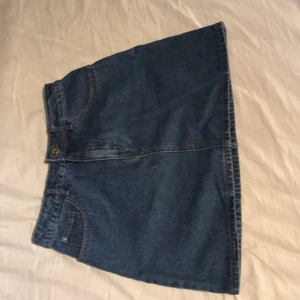 A-line mini skirt - Söt jeanskjol från missguided, aldrig använd och lappen sitter fortfarande kvar💕