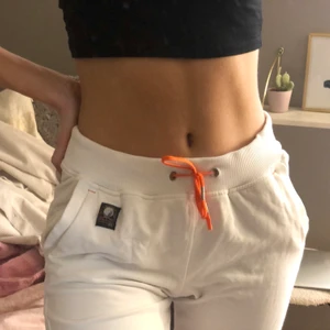 Parajumper mjukisbyxor  - Lite intressekoll på mina fleec mjukisar från PJ, super mjuka och sköna. Inköpa för typ 2000-3000kr, tror jag har kvar lappen till byxorna nånstans och har endast beviset på att jag beställt dom från den hemsidan . Storlek S Och sitter väldigt snyggt, har tyvärr inte använt dom Lika mycket som jag trodde och därav vill jag sälja dom🥰 bara att skriva för mer bilder eller info