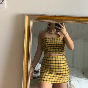 Set - Clueless inspirerat set bestående av en kjol och resårtopp💛, det går såklart bra att köpa varsin del också, vi kan diskutera pris!!!