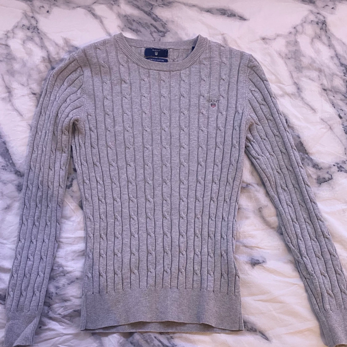 Grå kabelstickad tröja från GANT, storlek XS
