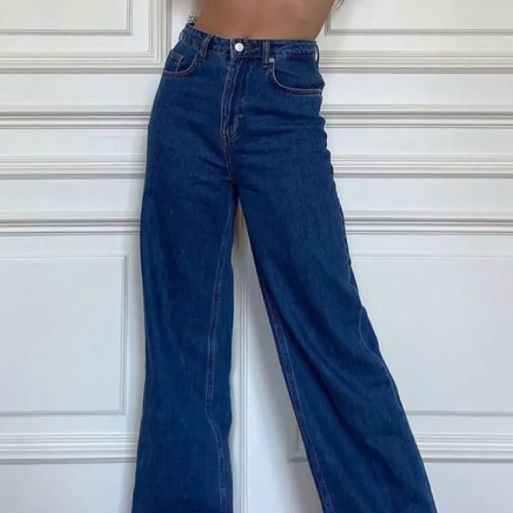 NAKD jeans. Säljer då dom aldrig kommit till användning, köpta för 500!! 💞⚡️ kan skicka egna bilder men ser exakt lika dana ut som på bilden 💞. Jeans & Byxor.
