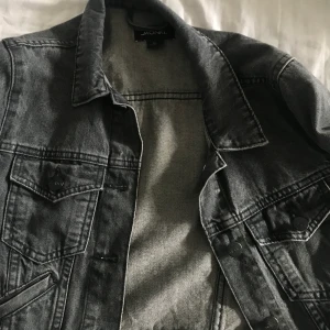 Jeansjacka  - Jeansjacka grå från Monki