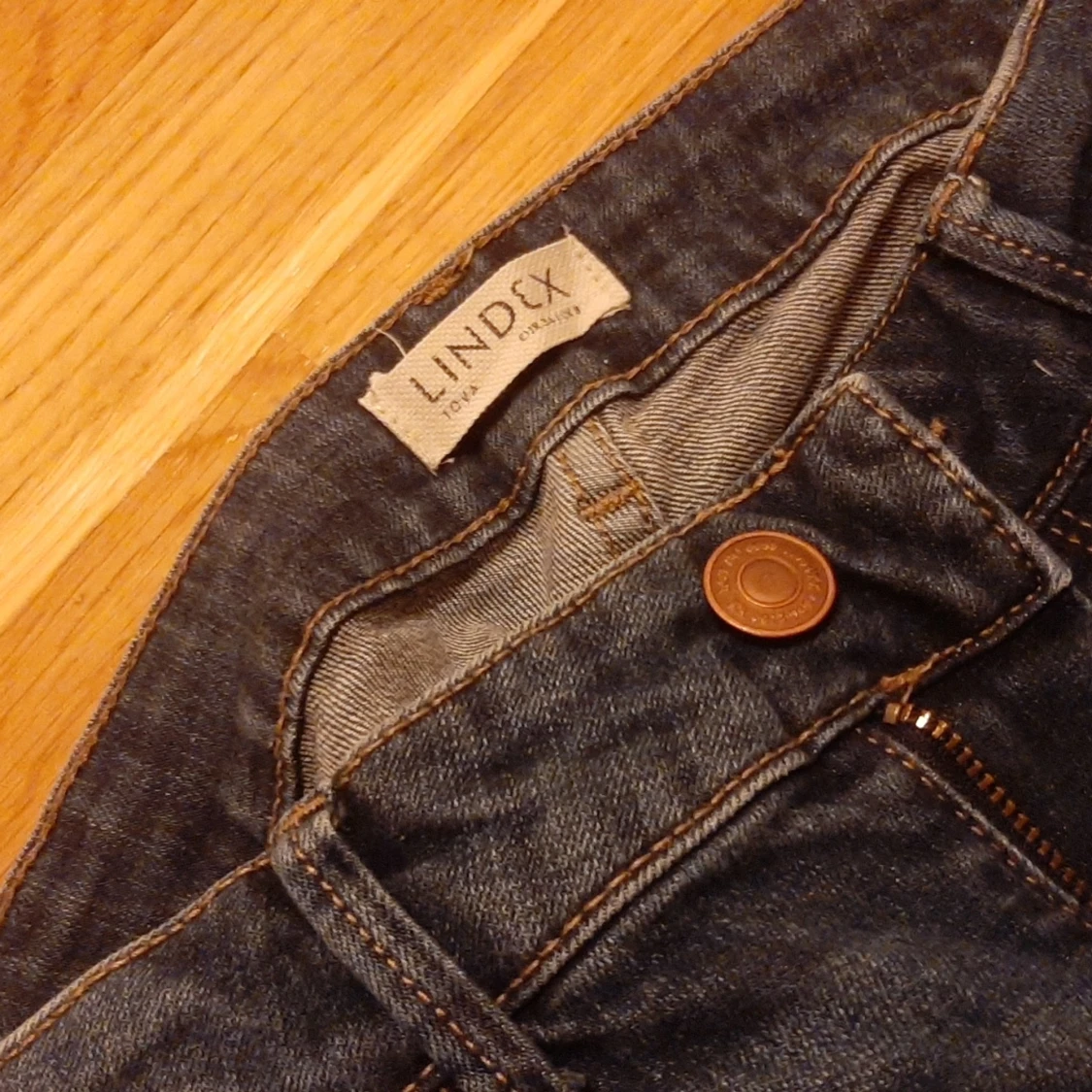 Jeans i storlek 34  - 91