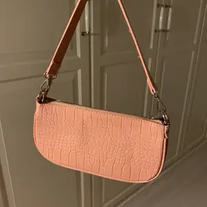 Fin väska i en Peach/rosa färg. +50kr frakt