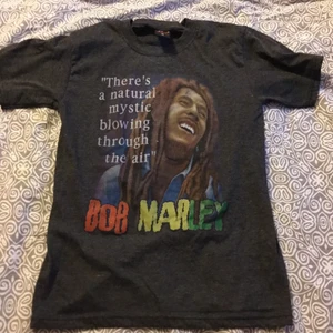 Bob Marley T-shirt 💖 - En jätte fin Bob Marley T-shirt ,använt endast en gång. Storlek M 💖 frakt tillkommer!
