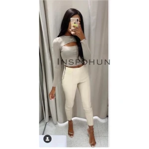 Beige läder byxor  - Suuuuper fina beigea läder byxor/leggings från Zara. Helt nya & oanvänd 😍 Säljs då jag har flera stycken!!