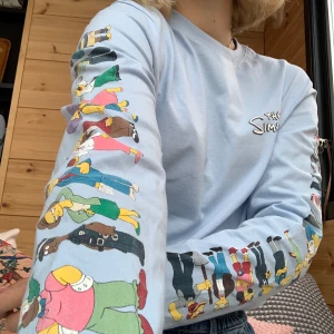 The SIMPSONS tröja - Jättecool Simpsons tröja!! Kommer tyvärr inte till användning. Lappen är borta men tror den är i storlek S män, sitter lite oversized på mig 💓                                                                                     100kr + 22kr frakt 