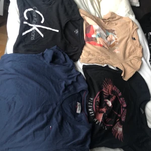 T-shirt  - T-shirt 50kr styck💕de övre 2 från ginatricot storlek S. Den nedre till vänster från Calvin storlek S, den till höger från Tommy Hilfiger storlek M från man avdelningen💘💘 vill bli av med dessa snabbt!!