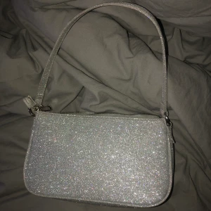Small bag  - Glittrig o jätte snygg! 