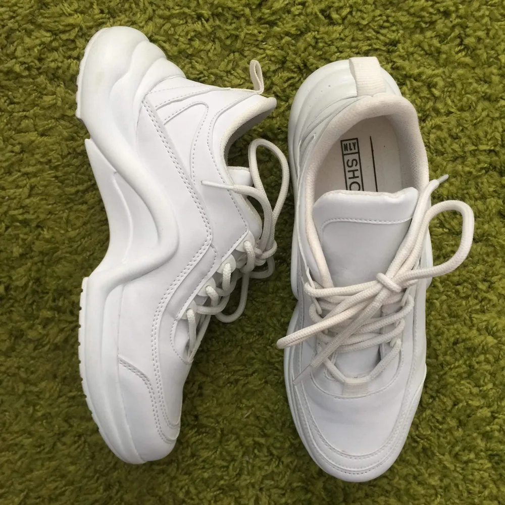 Oanvända populära vita chunky skorna från NLY / NELLY shoes, 250kr + frakt ✨. Skor.