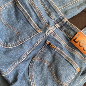 Lee byxor  - Fina lee byxor, knappt använda storlek w25 L31, storlek XS