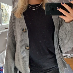 kofta - säljer denna kofta för 200+frakt❤️storelk L men passar mig som är S