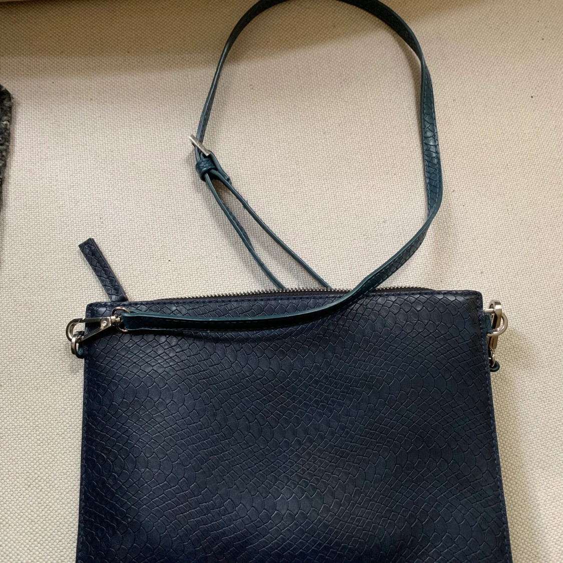 mörkblå/grön väska  - 91