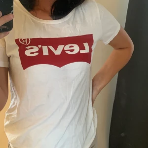 Levis tröja  - T-shirt, inget att anmärka på