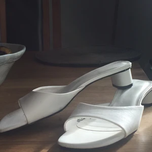 Klackskor, Mules  - Svinsnygga små klackar från Zara. Använda två gånger pga aningen stora på mig. 