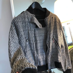 Jacka  - Snygg jacka med lite vintage/old school stil. 150kr inklusive frakt✨