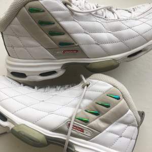 1990s sneakers från Reebok. Storlek 36. 80 kr plus porto. 🤍