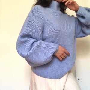 STICKAD TRÖJA FRÅN & OTHER STORIES - SJUKT FIN & MYSIG STICKAD TRÖJA FRÅN & OTHER STORIES! I XS! den har tyvärr bara legat i garderoben, så den är basically i nyskick, så säljer för ett rimligt pris🧚🏻‍♀️