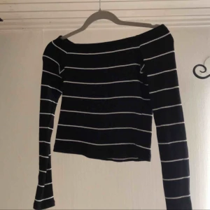  - Jättefin offshoulder tröja. Frakt tillkommer❤️