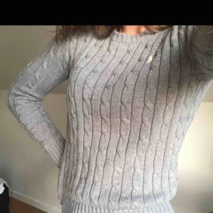  - Mjuk och skön stickad tröja från polo Ralph Lauren. Säljer då jag inte använder den jätte mycket och har aldrig gjort.   Priset kan diskuteras men frakt tillkommer och jag tar swish :)
