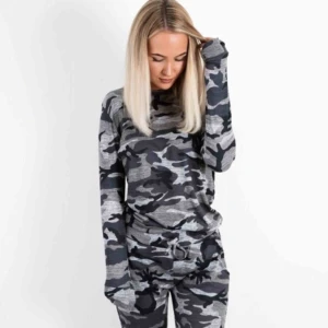  - (inte min bild!) Camouflage tröja i fint skick från Madlady. Storlek M, passar mer en S då ärmarna är ganska tighta. Köparen står för frakt och jag tar endast swish💘💘