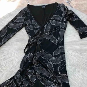  - Omlott klänning FilippaK knälängd blank silkigt material Bra skick