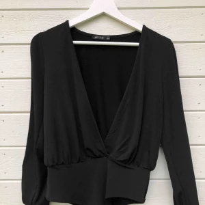  - Body från Nelly med öppna armar. Använt fåtal gånger. Frakt tillkommer 😜