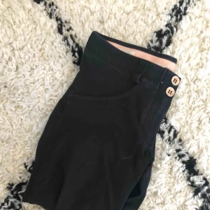  - (Två par)fina byxor från Freddy wrup kan fraktas