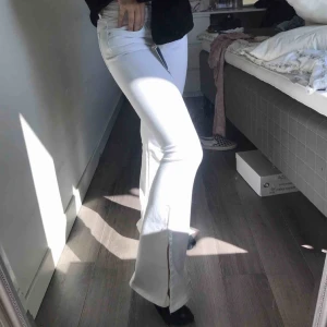  - Helt nya flare jeans från zara