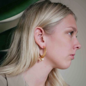  - Superfina örhängen från Mango! Det som syns på bilderna är lite smuts och går bort!