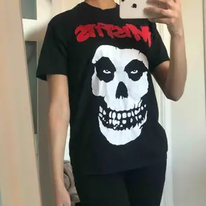 Säljer min misfits t-shirt som knappt kommer till användning!  Kan skickas mot fraktkostnad (39:- med postnords brev) 