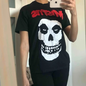  - Säljer min misfits t-shirt som knappt kommer till användning!  Kan skickas mot fraktkostnad (39:- med postnords brev) 