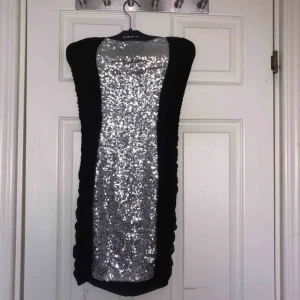  - En fin bandeau klänning! Köparen står för frakten eller så kan jag mötas upp i Uppsala!