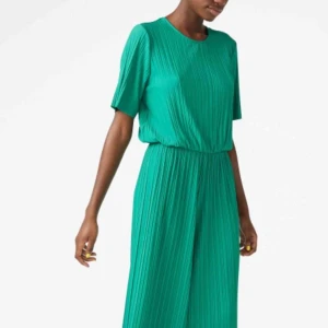  - 🌸Säljer denna snygga byxdress från Monki. Inköpt sommaren 2018. Aldrig använd på grund av fel storlek. Storlek S. Köparen står för frakt🌸