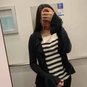 Kofta - Kofta i storlek xs, från Lindex, fin skick, finns i Odenplan