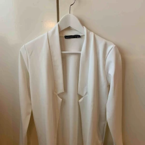  - Vit blazer, använd 1 kväll