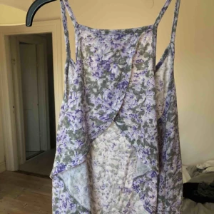  - Somrigt linne från bikbok med öppen rygg, frakt ingår!!