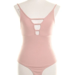  - Rosa body från topshop i storlek 34