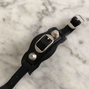  - Balenciaga armband. Nypris 2000kr Justerbart. 