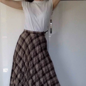  - Underbar plisserad kjol! Köpt vintage på Judiths i Sthlm, i ull! 