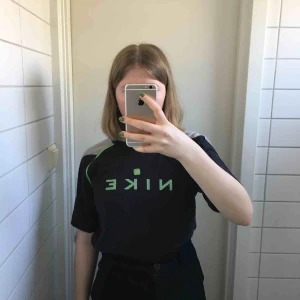  - Cool t-shirt från Nike som är använd ett fåtal gånger. köparen står för frakt.