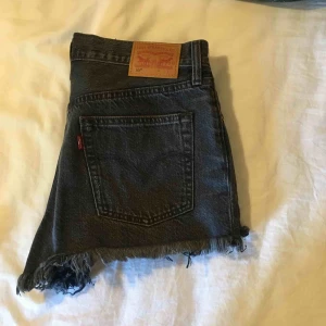  - Levi’s-shorts, frakt ingår!💘