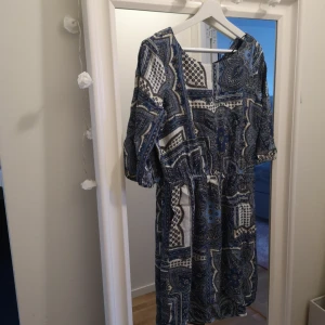  - Klänning från Esprit, endast använd 2 ggr... 