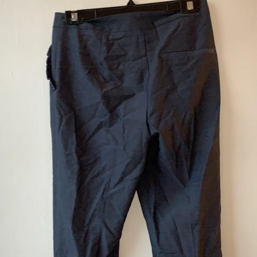 Mörkblåa kostymbyxor från zara. Ordinarepris 159kr säljes för 30kr+frakt. Storlek S. Jeans & Byxor.