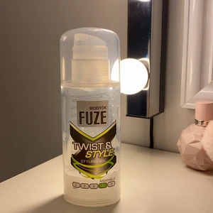 Hår gel - Hår gel. Aldrig använt då jag köpte en ny som jag hellre vill ha då den är större! Så denna e nyskick 😍