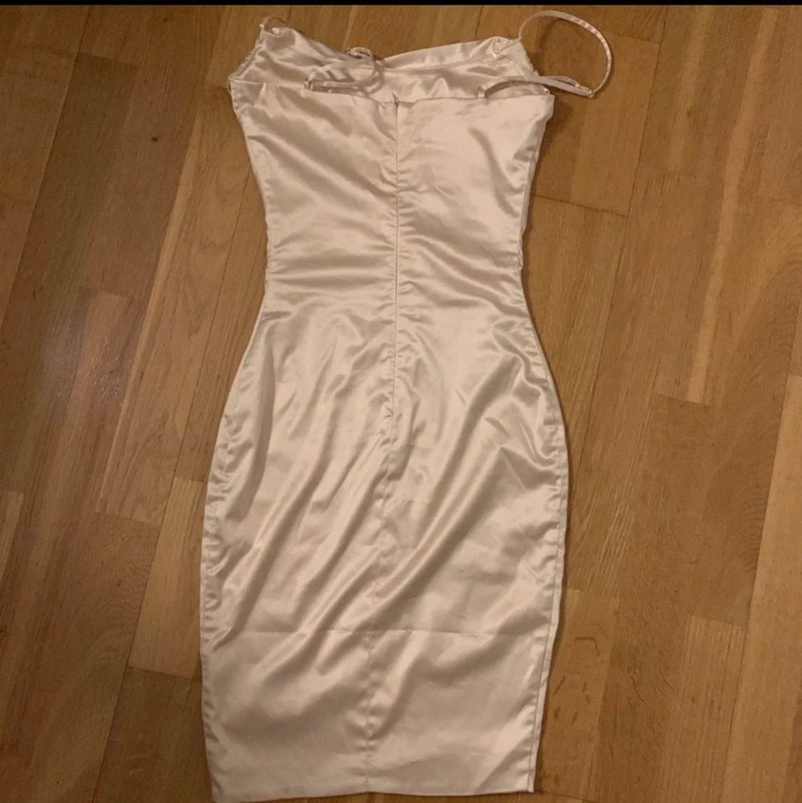 Satin klänning - 90