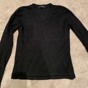 Stickad tröja  - Stickad tröja från Sant tropez i storlek M💝