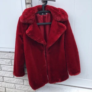 Pälsjacka - Mysig röd fluff jacka
